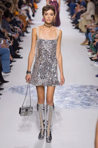 Look 75